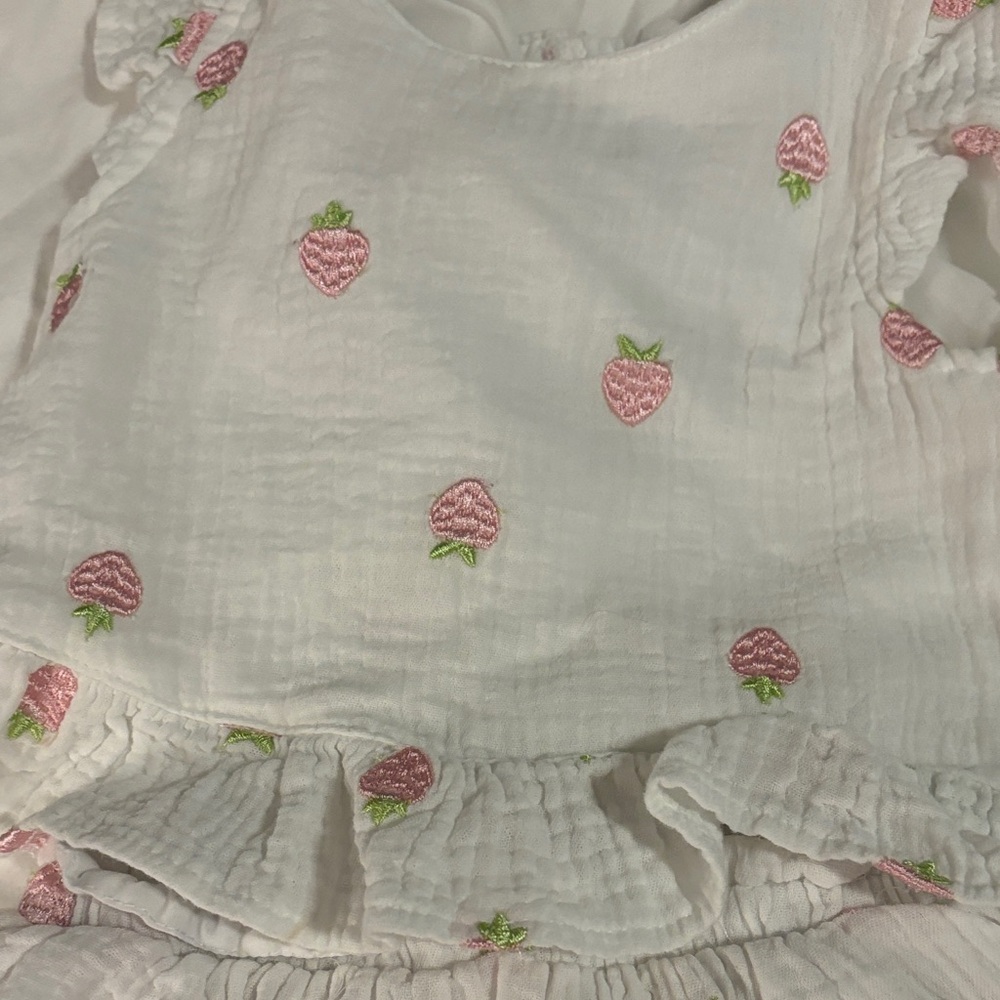 White Ruffled Strawberry Outfit - Picture 3 of 4